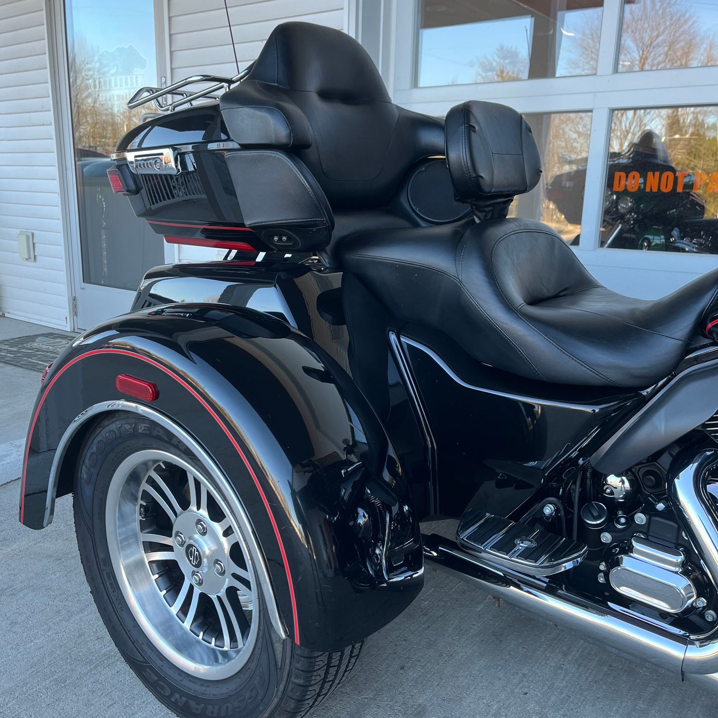 2016 Harley-Davidson FLHTCUTG Tri Glide Ultra