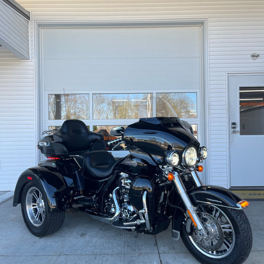 2014 Harley-Davidson FLHTCUTG Tri Glide Ultra